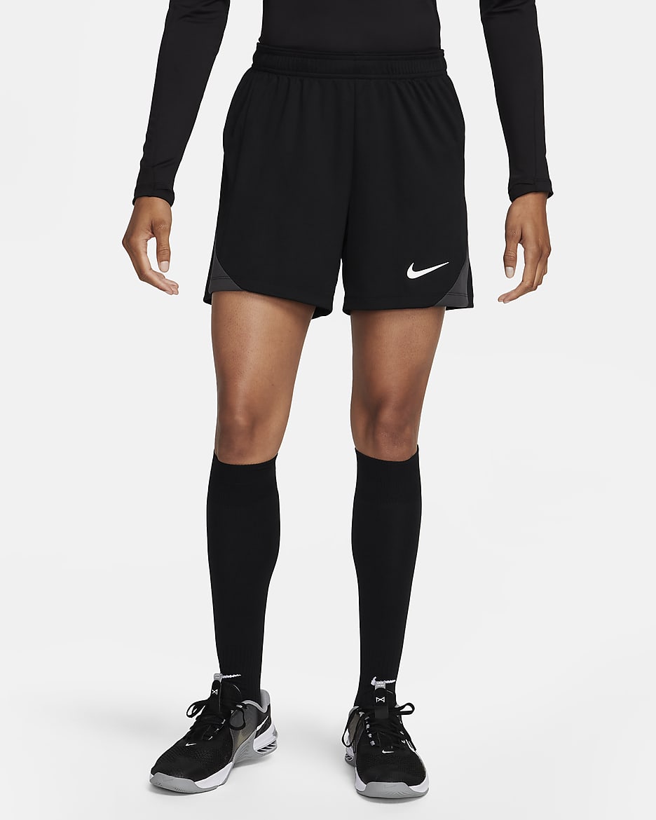 Short de foot Dri FIT Nike Strike pour femme